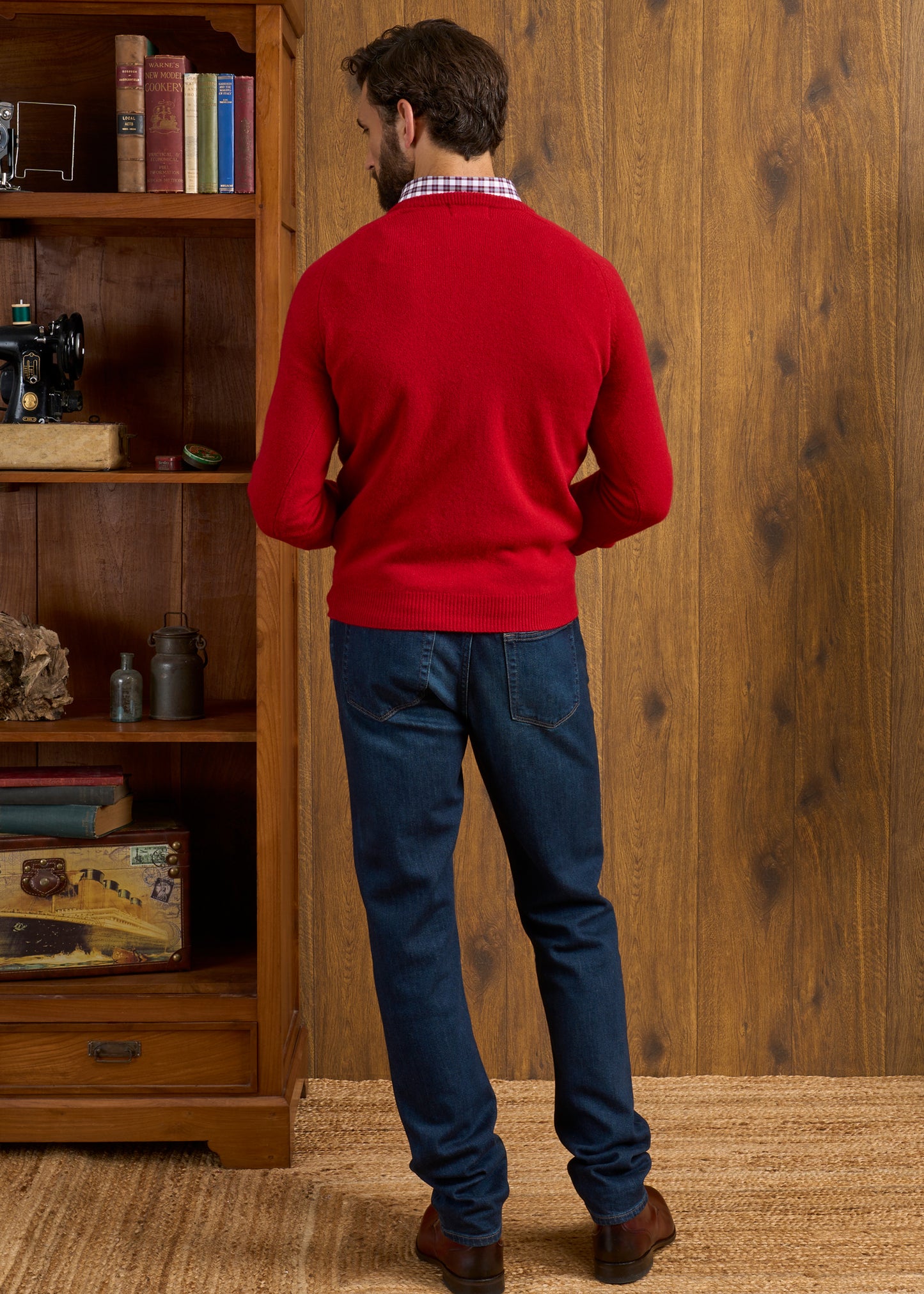 Kilsyth Men's Lambswool Jumper in Dubonnet