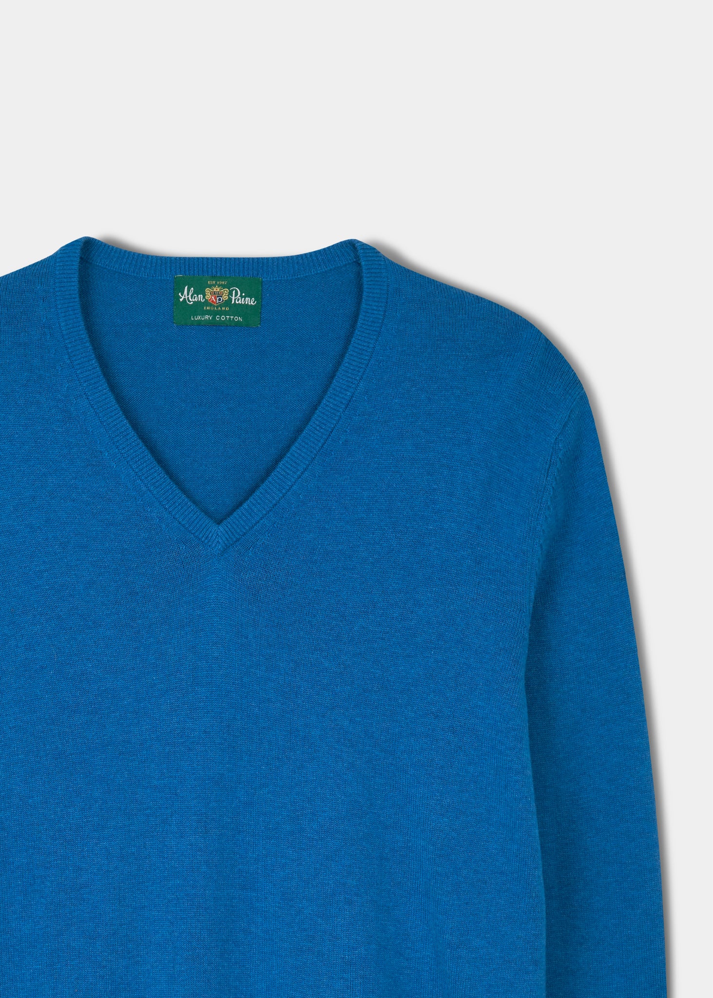 Alan Paine cotton cashmere v-neck jumper in regatta