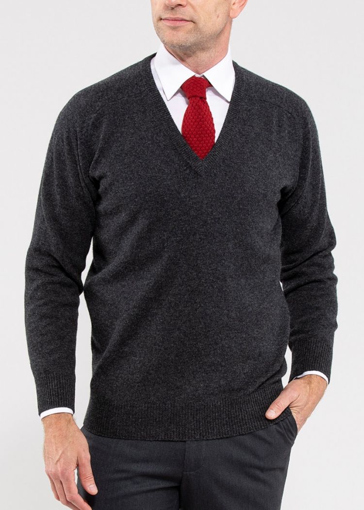 Hampshire Men s Lambswool Jumper in Charcoal Classic Fit