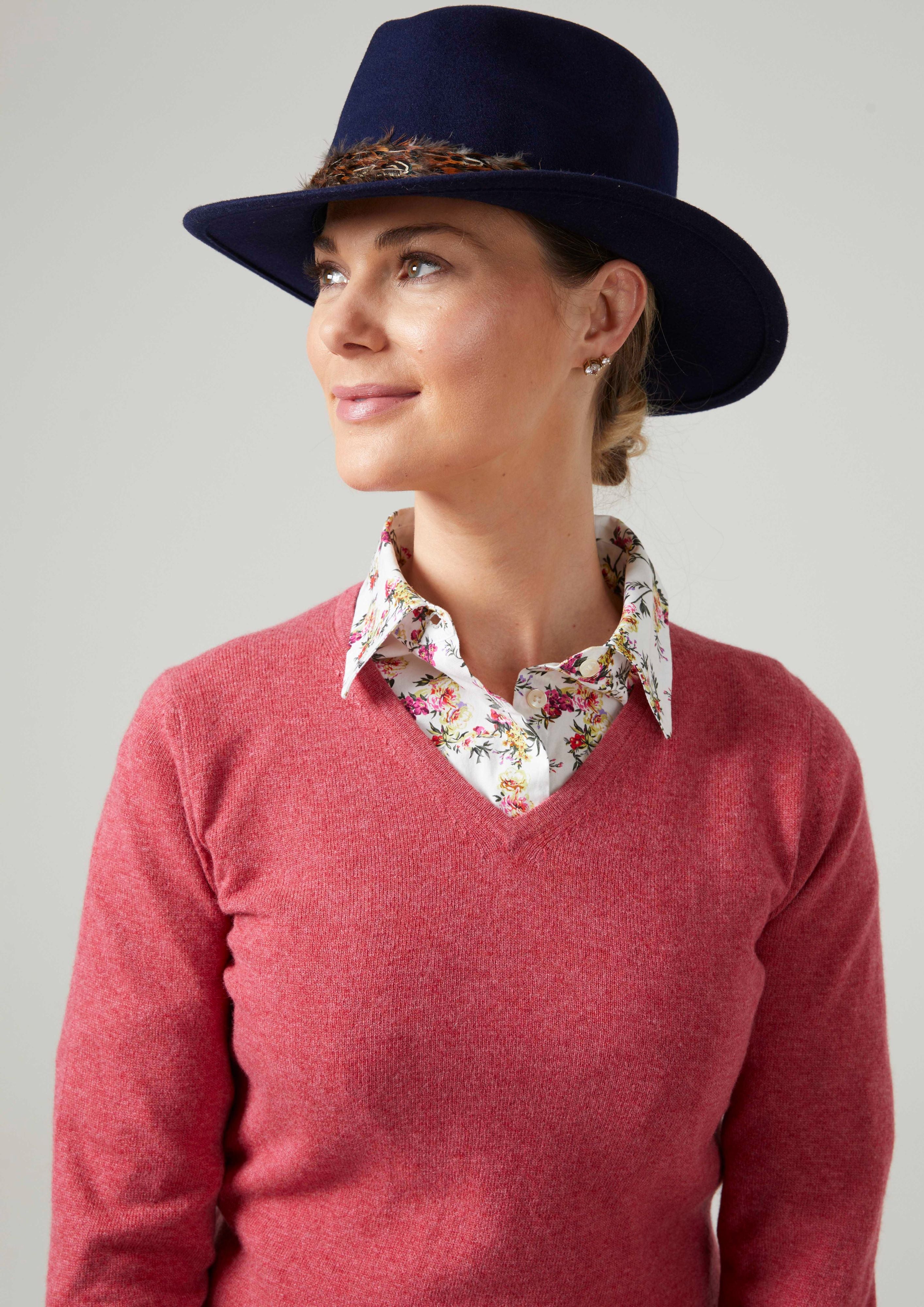 Ladies Geelong Lambswool Vee Neck Jumper In Rouge